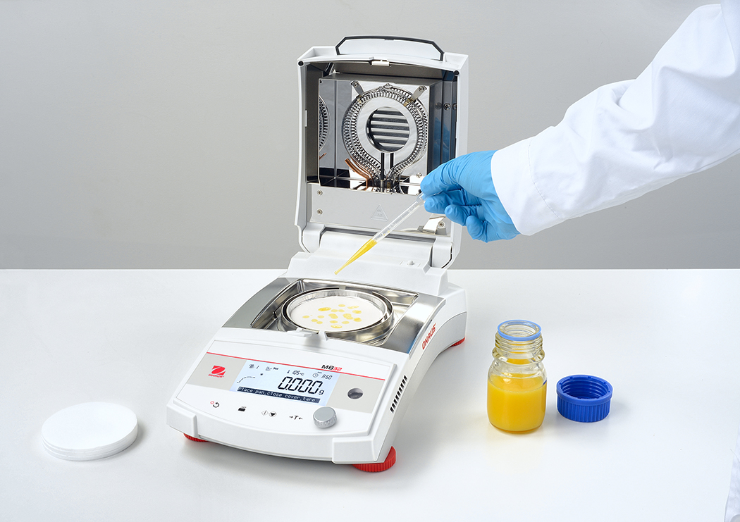 MB32_loading_liquid_sample